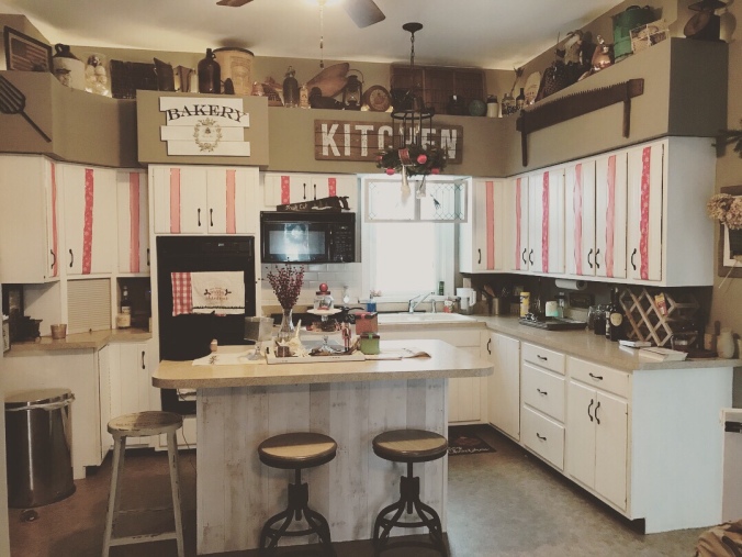 Farmhouse kitchen cabinet makeover